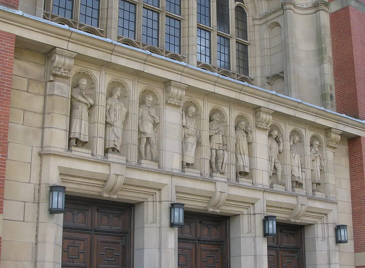Statues at the entrance to the Aston Webb Building